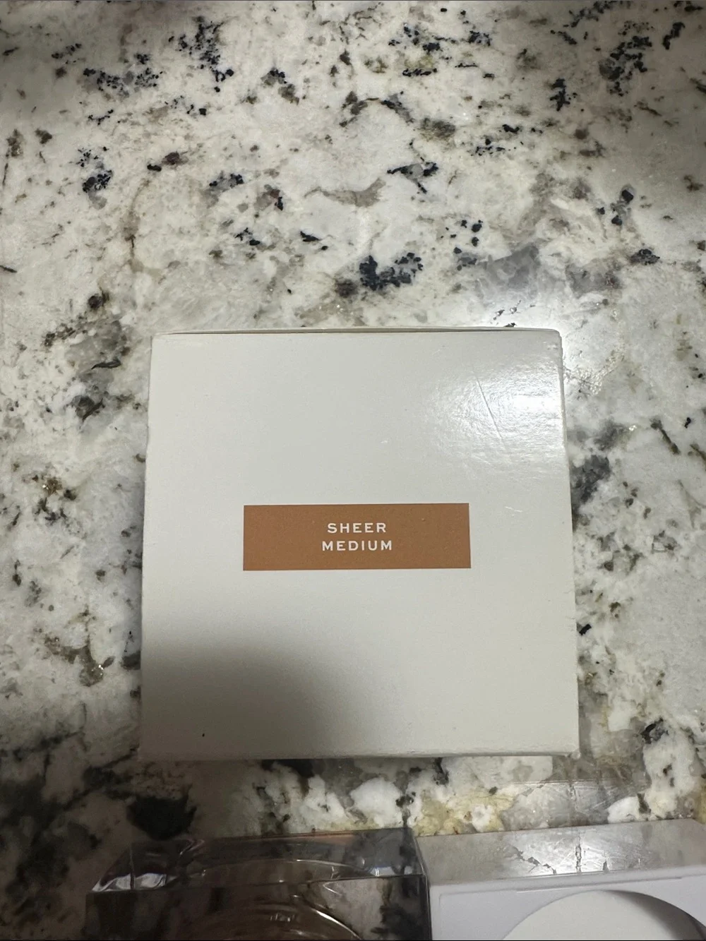 Jaclyn x Robin Loose Setting Powder - sheer medium
